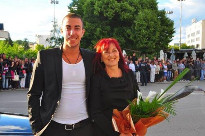 Синът на пернишкия тотомилионер без дама на бала си