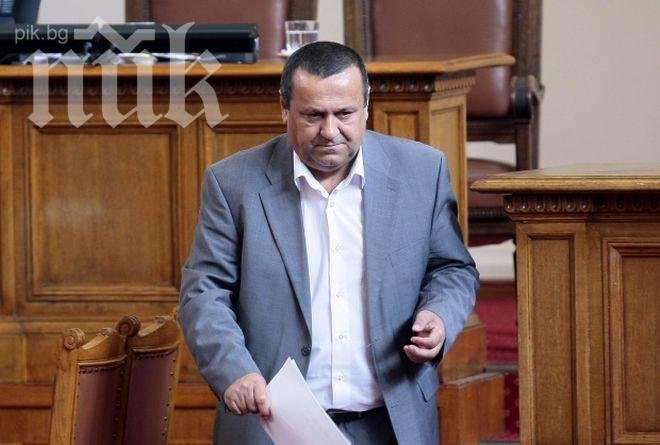 Социалният министър Хасан Адемов с фалшива диплома по мениджмънт?