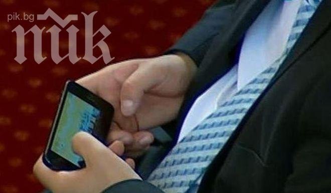 Депутати цъкат в захлас детска игра, докато избират министри