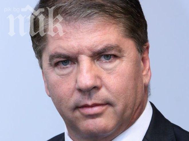 Калин Тихолов напуска сам правителството на Орешарски