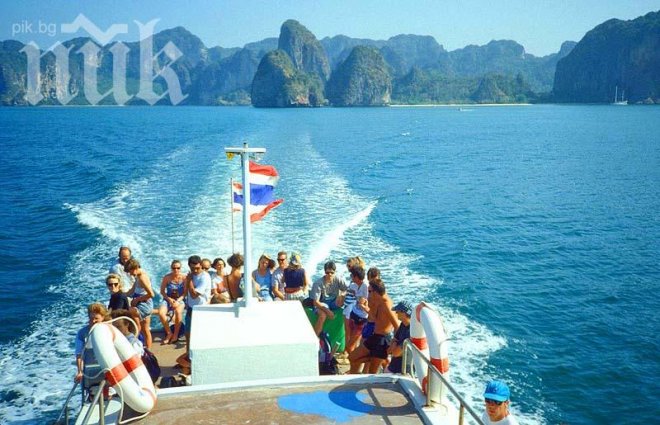 Над 100 души се спасиха като по чудо след потъване на ферибот