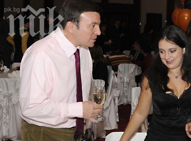 Тв водещ се оказа агент на ДС