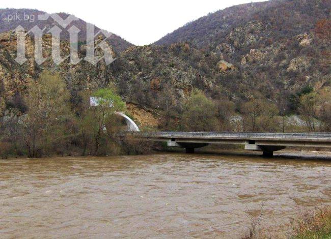 Четвърти ден водолази търсят тялото на 10-годишния Мирослав