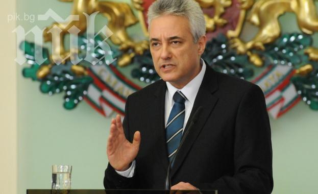 Райков уредил най-близките си сътрудници като дипломати