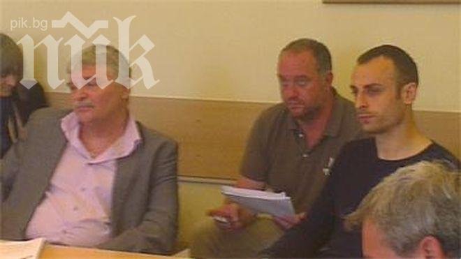 Общинари скочиха на Бербатов за детската школа