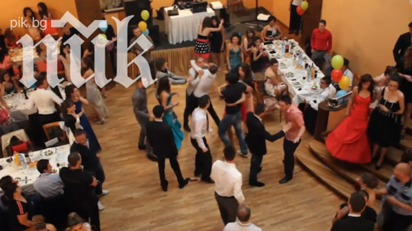 Директорката на абитуриентите побойници: Те защитиха съученик