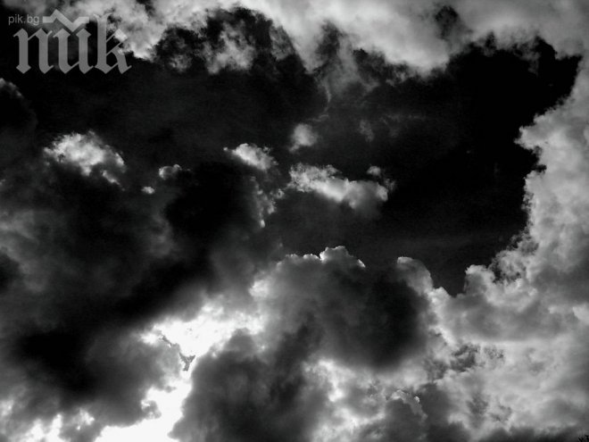 Промишлеността и строителството затъват