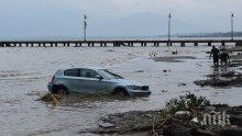 Воден ад в Гърция! Пороите отнесоха пътища, в Атина е кошмар (ВИДЕО)