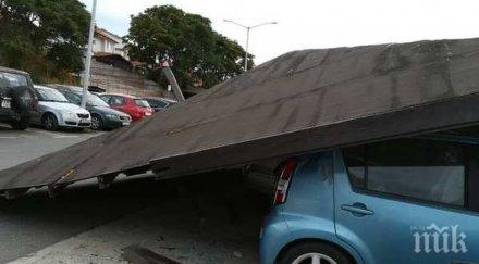 косъм голяма трагедия автобус събори покривна конструкция несебър смаза коли снимки