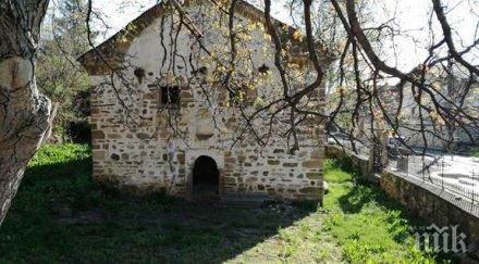 срам 160 годишна черква драговищица руши години молитвите четат храма