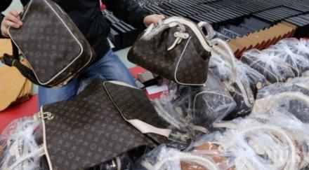 удар ментетата ченгета конфискуваха стоки приморско несебър запечатаха магазини