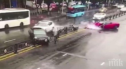 кино китайка предизвика здраво меле пътя току наето ferrari видео