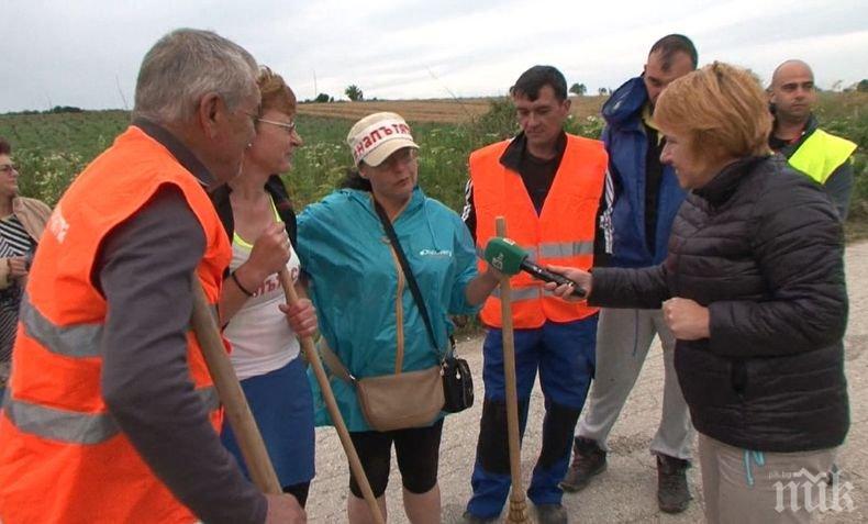 По неволя! Хора от две оряховски села сами си ремонтират пътя