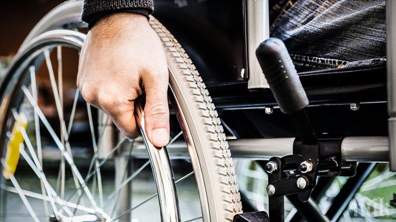 Отказват инвалидна количка на дете с церебрална парализа

