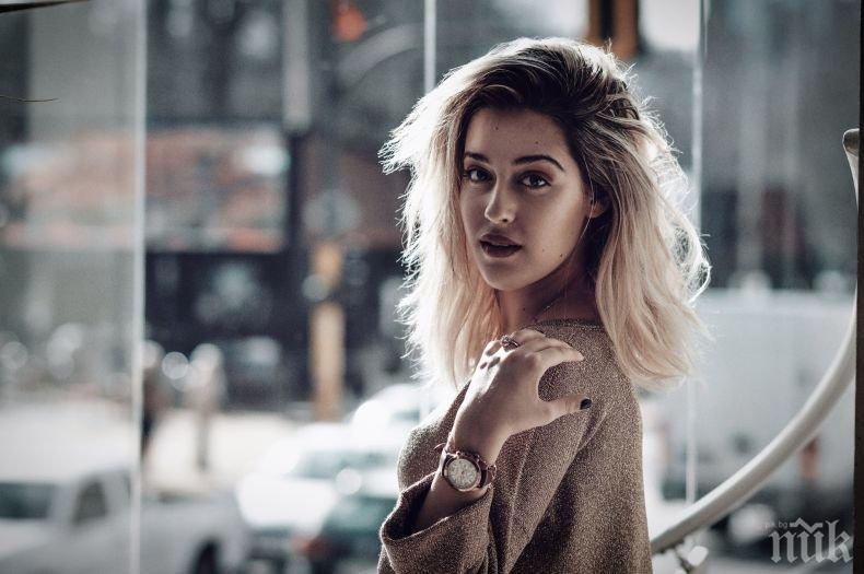 ПРОВОКАЦИЯ! Щерката на Гала заголи свежа гръд! Татко й я лайкна... (СНИМКА)