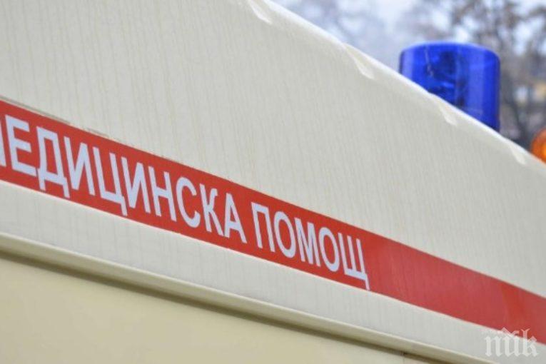 КЪРВАВО МЕЛЕ! Свиреп банскалия помля от бой приятел, цялата компания гледа на пияна глава