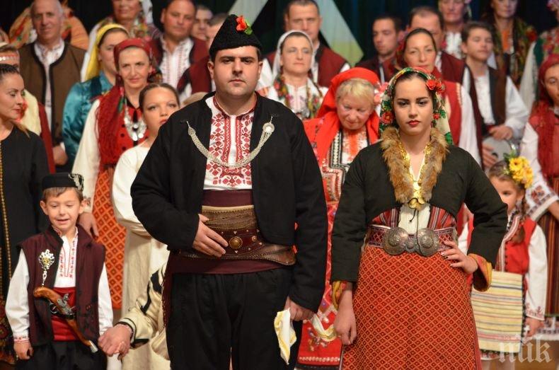 Вдигат сватба на фестивала Фолклорна магия в Банско (СНИМКА)