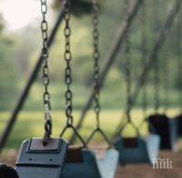 Вандали потрошиха детска площадка