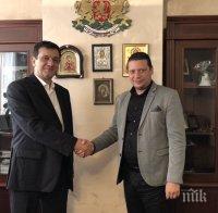 Областният управител на Софийска област Илиан Тодоров води бизнесмени от областта в Иран
