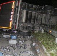 ИЗВЪНРЕДНО! ТИР и кола се удариха челно на пътя София-Бургас, има загинал (СНИМКИ 18+)