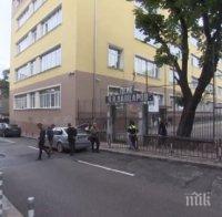 Трима ученици пострадаха при нападение в района на столична гимназия