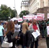ИЗВЪНРЕДНО В ПИК TV! Хората на Валери Симеонов бистрят проблемите на протестиращите търговци на горива (ОБНОВЕНА)