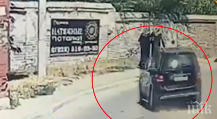 брутално идиот мерцедес помете уби баба внучката видео