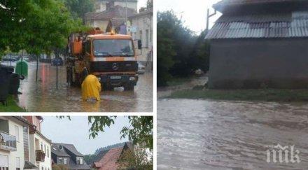 потопа бедственото положение остава военни спасяват хората
