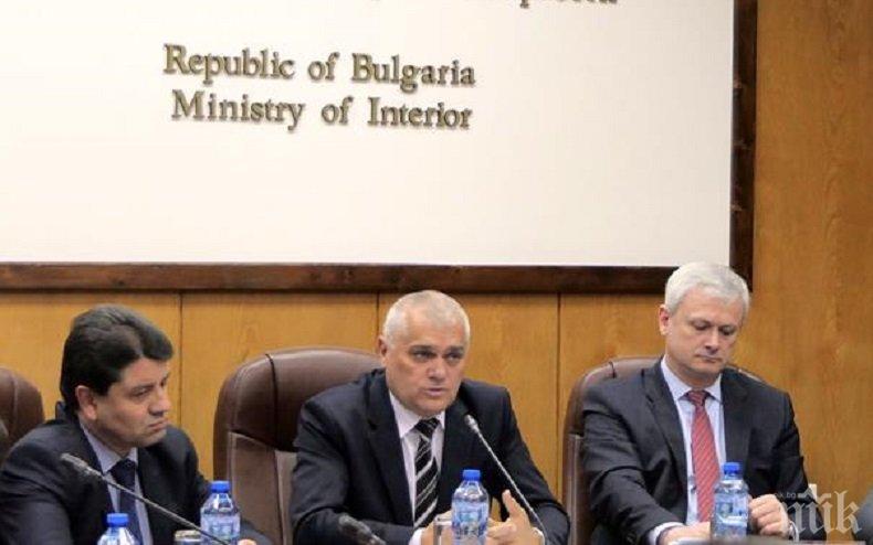 ВЕСЕЛБА! Вътрешният министър: Още ден-два и България отиваше на три морета