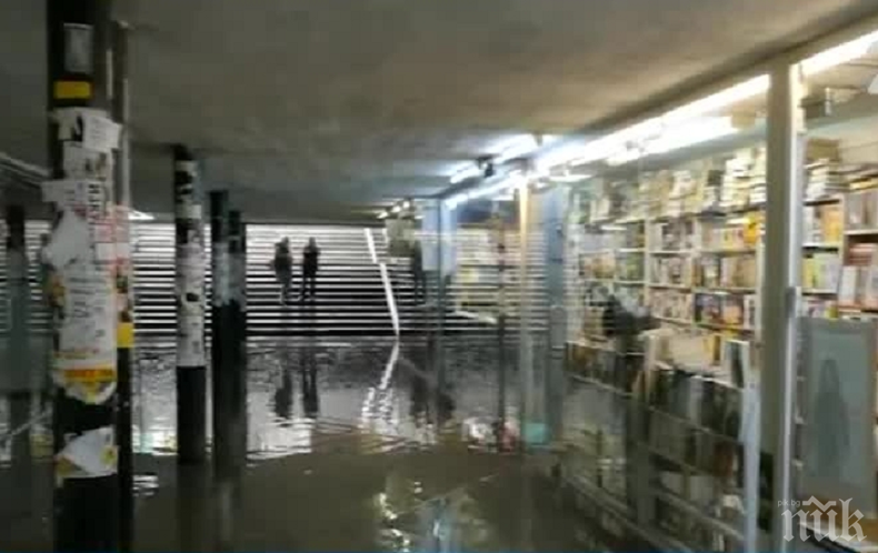 БЕДСТВИЕ! Наводнени подлези в Пловдив, втори ден вали