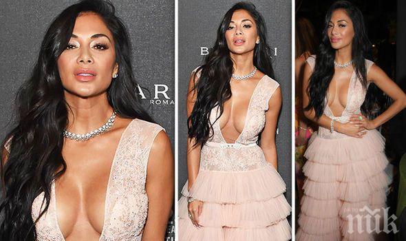 Никол на Гришо шашна с дълбоко деколте