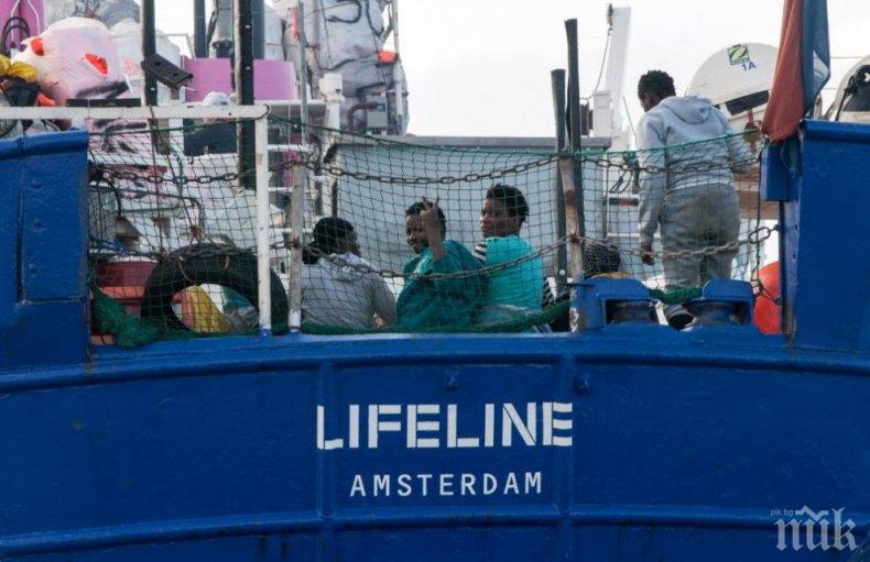 Франция и Португалия ще приемат мигранти от кораба „Лайфлайн“
