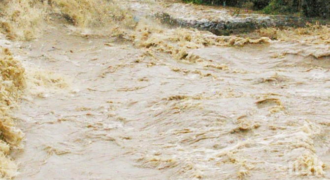 НИМХ предупреждава: Идат проливни дъждове и опасност от наводнения - реки може да прелеят