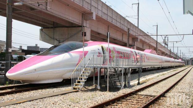 Розов скоростен влак тръгва по японските жп линии (СНИМКИ)