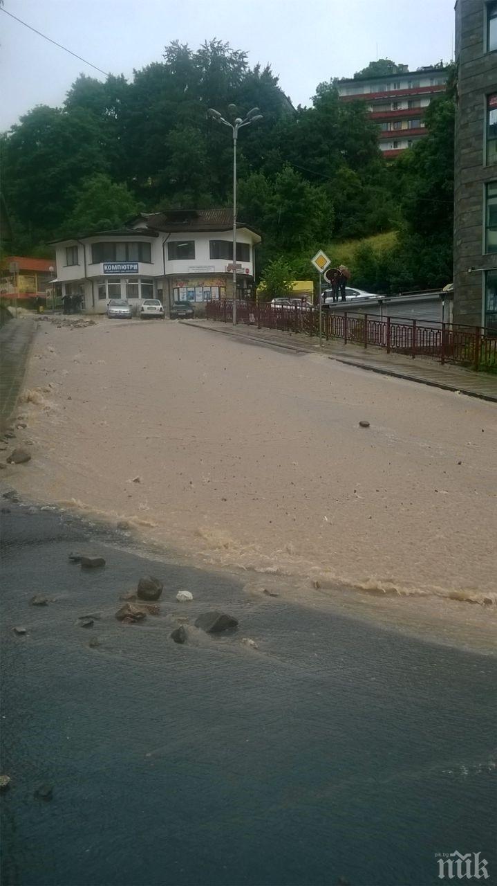 Кметът на Садово алармира: Река Чая продължава да прелива