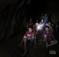 СПАСЕНИЕ! Заклещените деца в пещера в Тайланд трябва да станат водолази