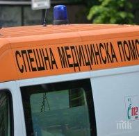 Разсеян шофьор бутна 87-годишна баба на заден ход