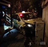 19-годишна забърка тежка катастрофа с такси и автобус във Варна, три жени пострадаха