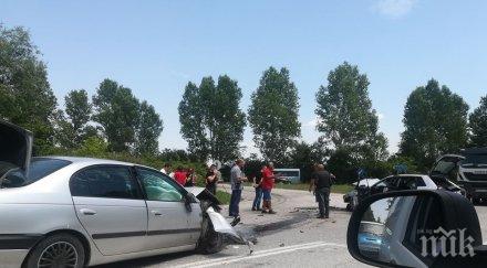 последните минути тежка катастрофа пловдив режат ламарини извадят пострадалите снимка