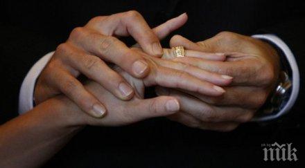 невероятно носим брачната халка безименния пръст