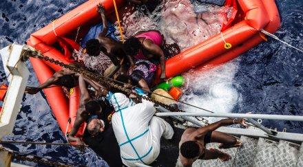 мигранти вероятно загинали потъване лодка либия