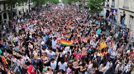 десетки хиляди участваха гей парад париж