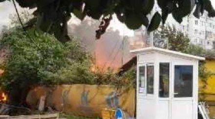 последните минути четири екипи пожарната гасят огнения надежда снимки