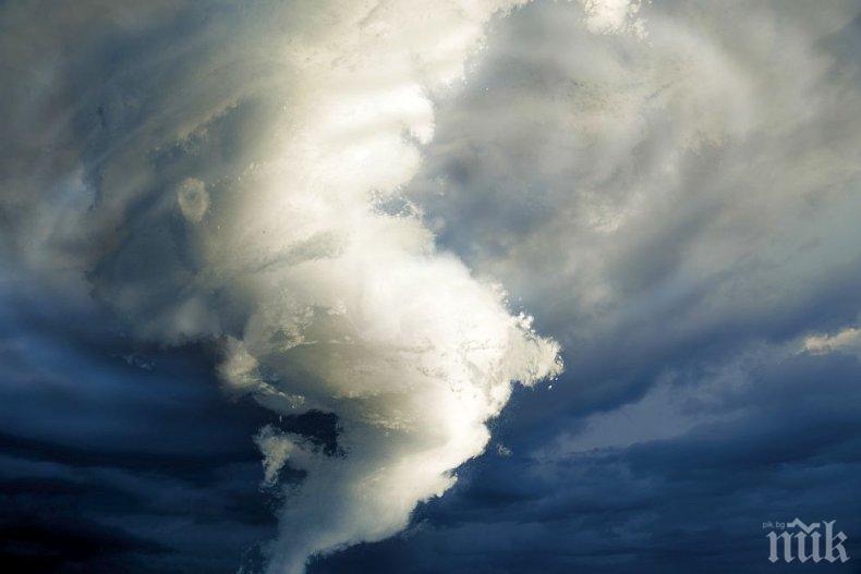 Торнадо е преминало в близост до гръцкия остров Серифос