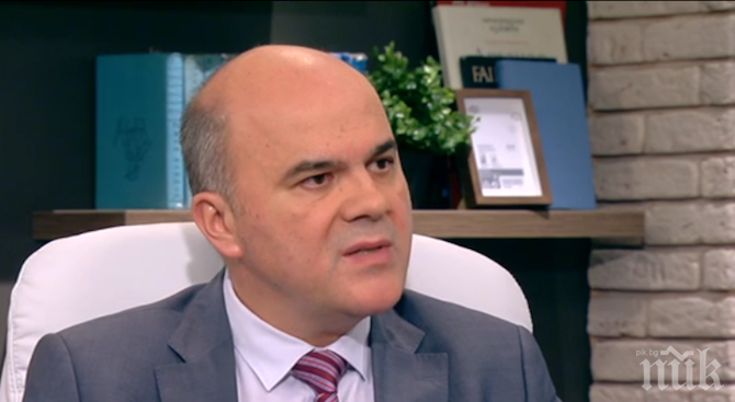 Социалният министър призна, че има злоупотреба със средства за медицински изделия