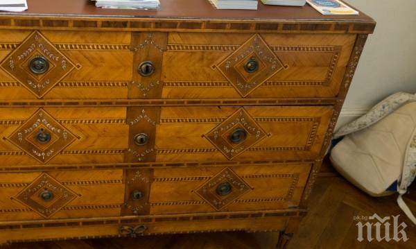 ГРЕДА! Французин продаде стария си шкаф за 100 евро, а вътре забравил 180 бона спестявания