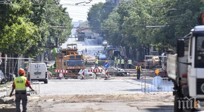 Напрегнати дни! Тапата по бул. България в София ще продължи месец и половина