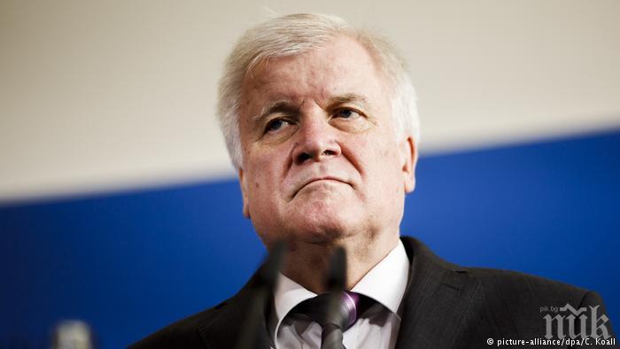 Немският вътрешен министър хвърля оставка заради имигрантите 