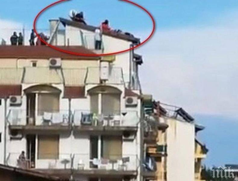 ЗРЕЛИЩНО ВИДЕО! Ето как свалиха полския Спайдърмен от покрива на хотела в Приморско 