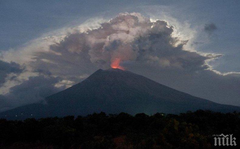УЖАСЪТ СЕ ЗАВРЪЩА! Вулканът Агунг в Бали отново изригна